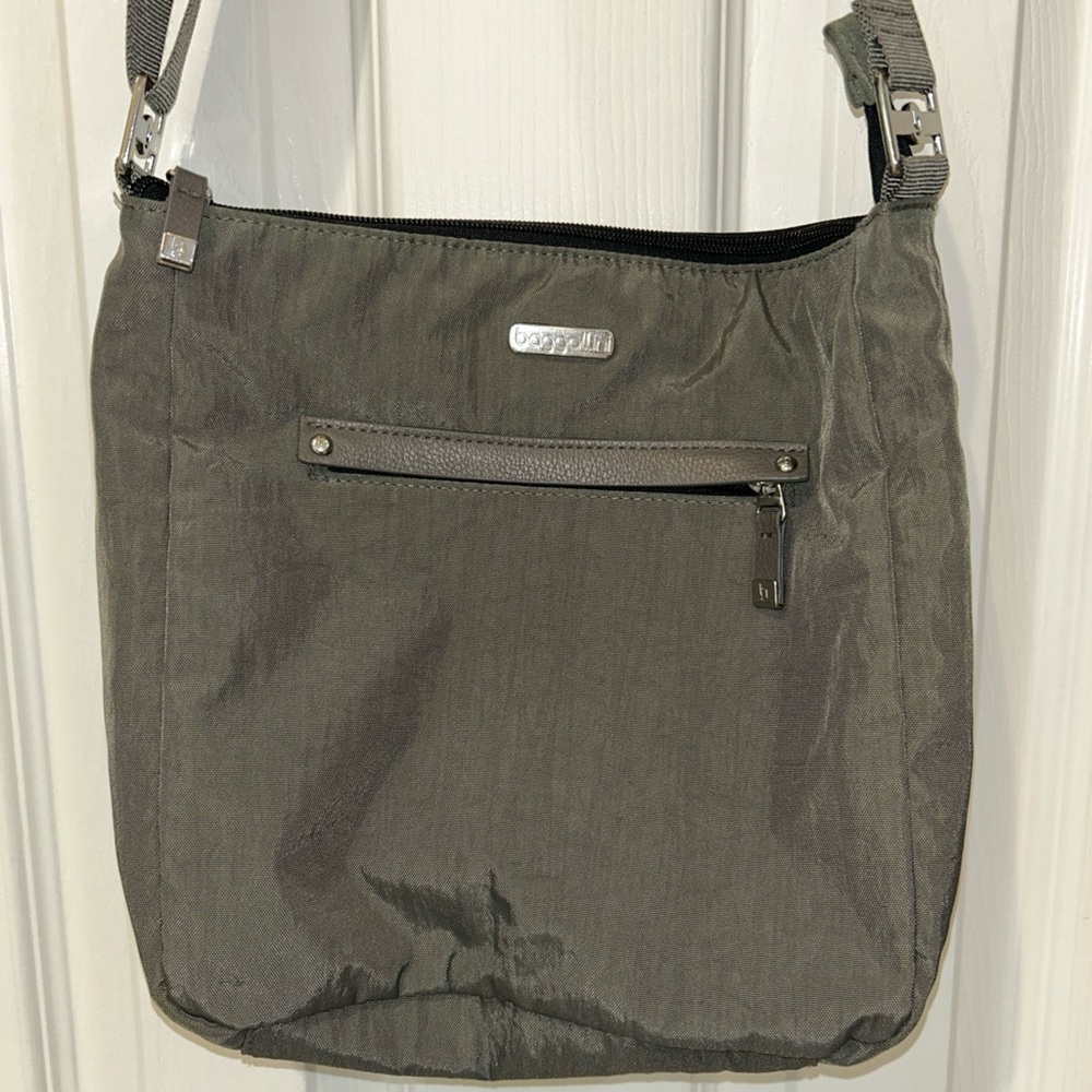 BAGGALLINI PURSE SHOULDER BAG GRAY LIGHTWEIGHT‎ POCKETS DURABLE RETAIL $$$